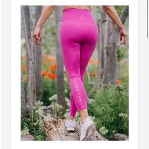 Zyia Fuchsia Brilliant Hi-Rise 7/8 24” leggings